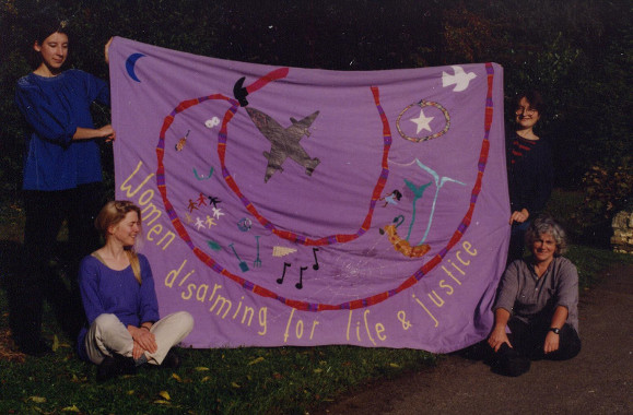 women for peace vigil with friends from around the world photo Eva Quistorp